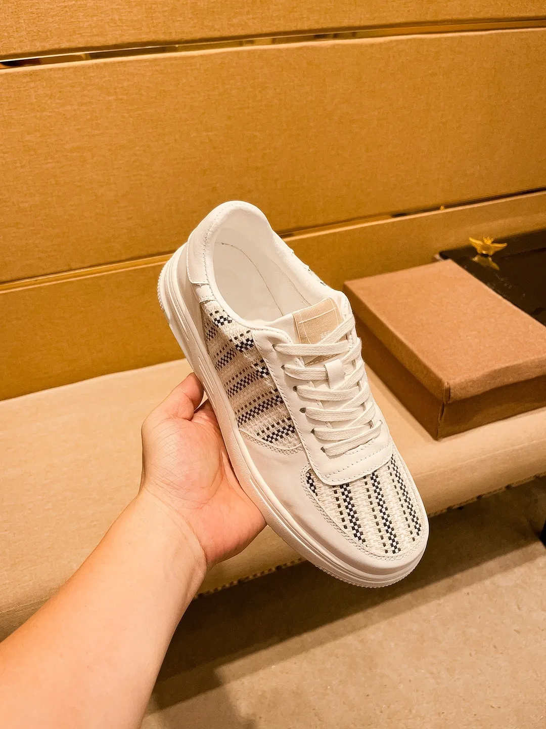 🚘🚘Factory batch 400💰【Dior】🔥Men's high-end brand of shoes official website 1:1 latest masterpiece: the upper is made of first-layer cowhide imported from Italy with a comfortable and breathable lining➕original non-slip and wear-resistant outsole🔥, making walking more convenient and comfortable! An exclusive new model, a stunning work, a beautiful 1:1 replica [color] compared to the official quality! Create a fashionable personality to set off your uniqueness! A must-have for trendy men! Classic 🔥Size: 38-44 Color: 🔥 2⃣️colors available🔥